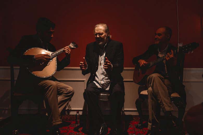 Os encantará escuchar las guitarras al son del fadista