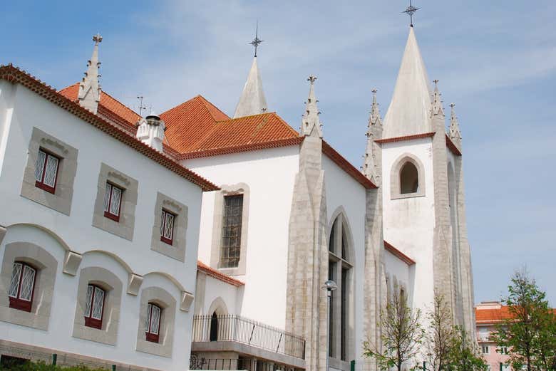 Contemplando la iglesia de Santo Condestable
