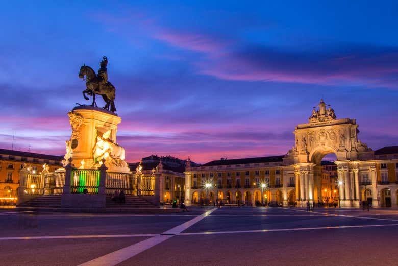 Plaza de Comercio de noche