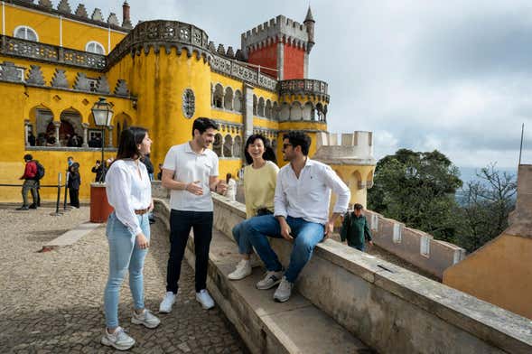 Excursión a Sintra, Palacio da Pena y Cascais con regreso en barco